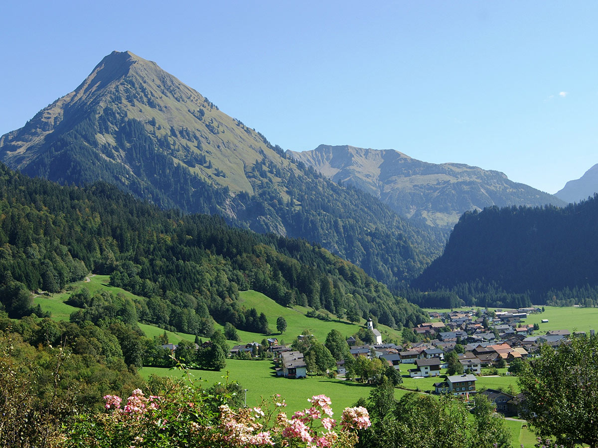 schoppernau-vorarlberg-willkommen-im-bregenzerwald-und-in-der-vielfaeltigen-welt-der-alpen-schoppernau- fred-boehringer.jpg.jpg